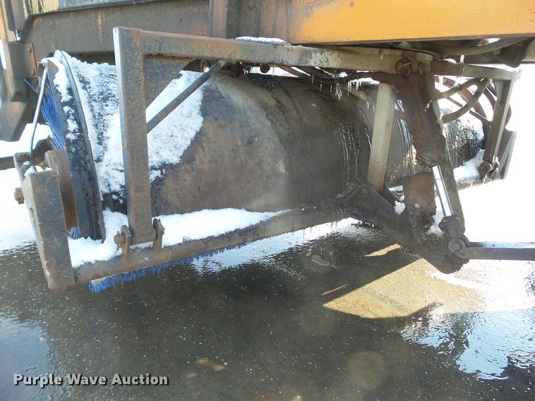 image for item DZ9266 1986 Broce CMH20 broom