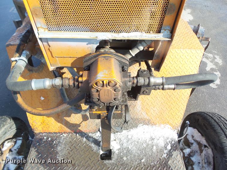 image for item DZ9266 1986 Broce CMH20 broom