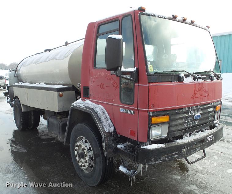 image for item DZ9268 1990 Ford CF7000 oil distributor truck