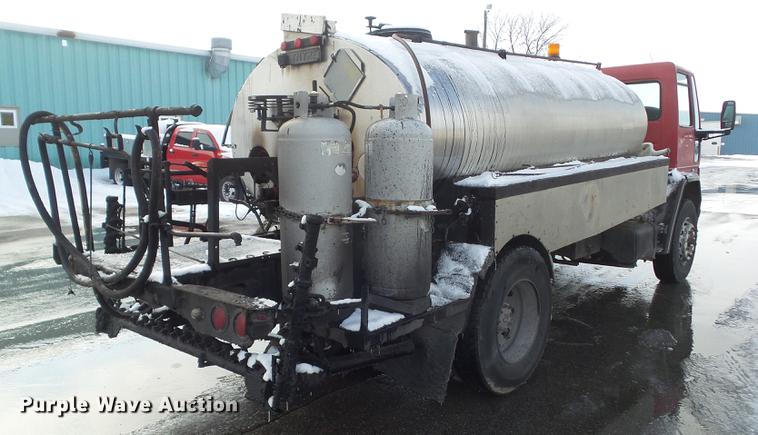 image for item DZ9268 1990 Ford CF7000 oil distributor truck