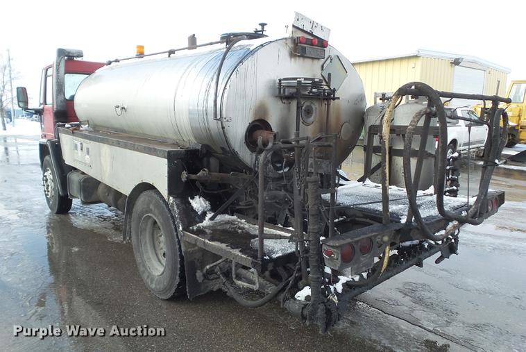 image for item DZ9268 1990 Ford CF7000 oil distributor truck