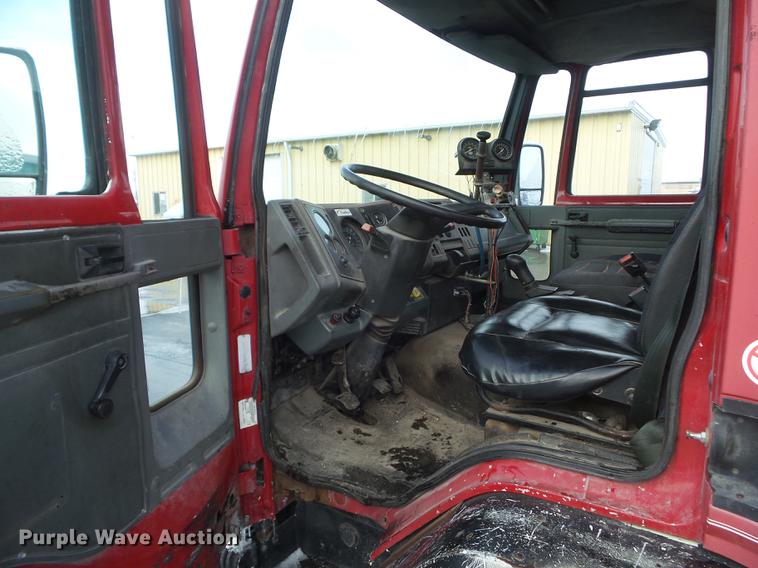 image for item DZ9268 1990 Ford CF7000 oil distributor truck