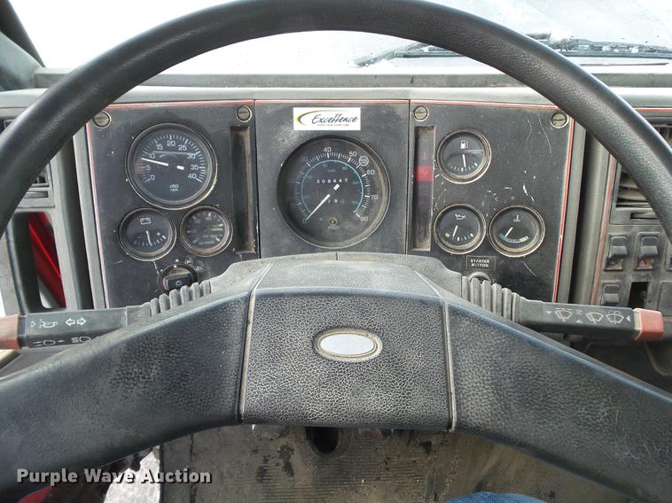 image for item DZ9268 1990 Ford CF7000 oil distributor truck