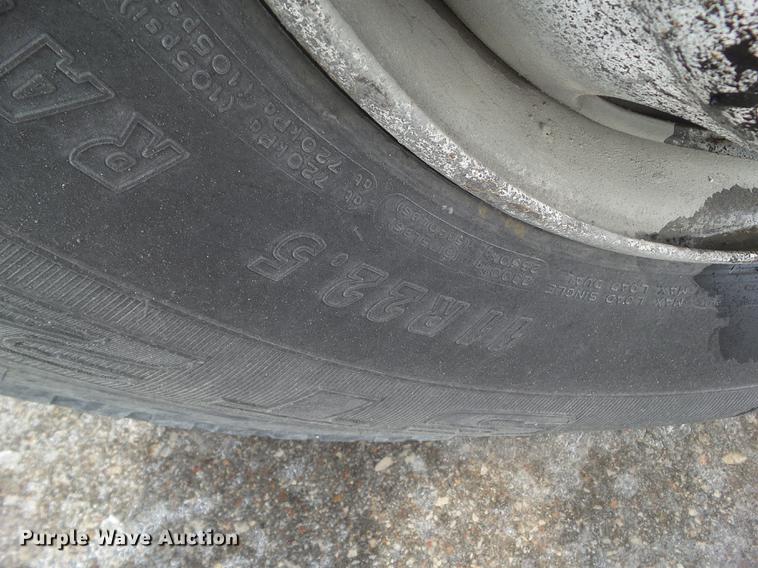 image for item DZ9268 1990 Ford CF7000 oil distributor truck