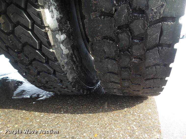 image for item DZ9268 1990 Ford CF7000 oil distributor truck