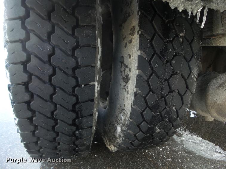 image for item DZ9268 1990 Ford CF7000 oil distributor truck