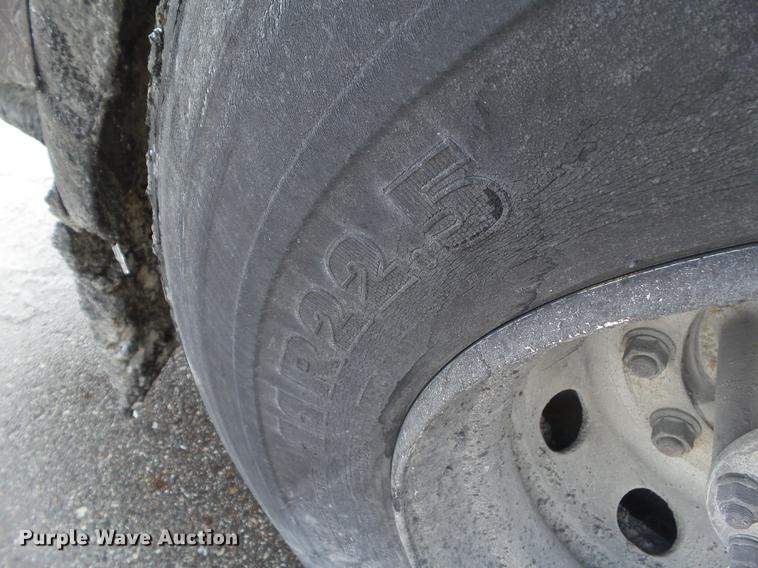 image for item DZ9268 1990 Ford CF7000 oil distributor truck