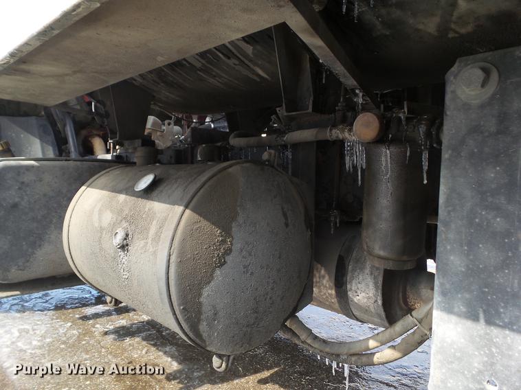 image for item DZ9268 1990 Ford CF7000 oil distributor truck