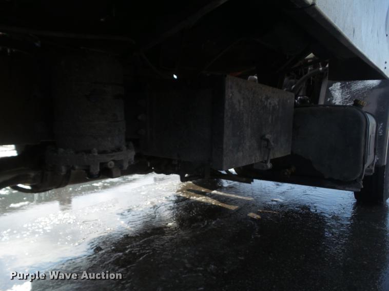 image for item DZ9268 1990 Ford CF7000 oil distributor truck