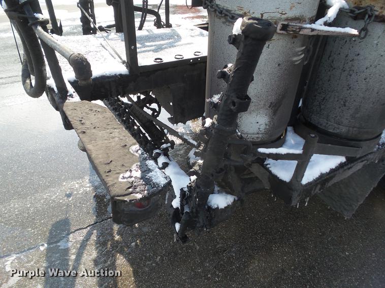 image for item DZ9268 1990 Ford CF7000 oil distributor truck