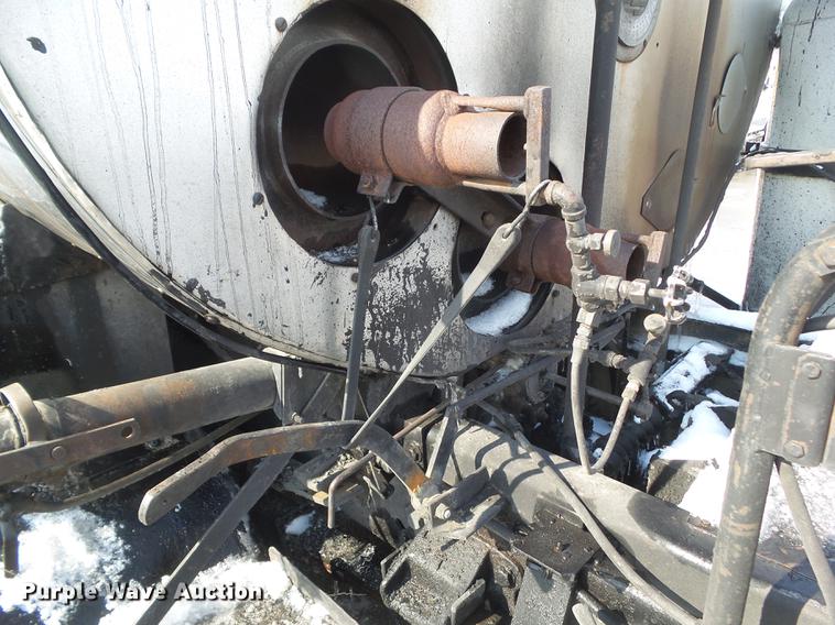 image for item DZ9268 1990 Ford CF7000 oil distributor truck