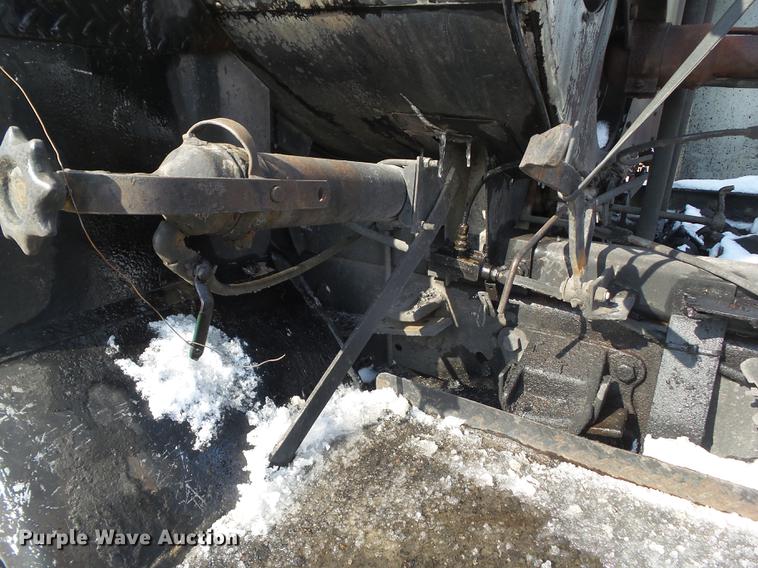 image for item DZ9268 1990 Ford CF7000 oil distributor truck