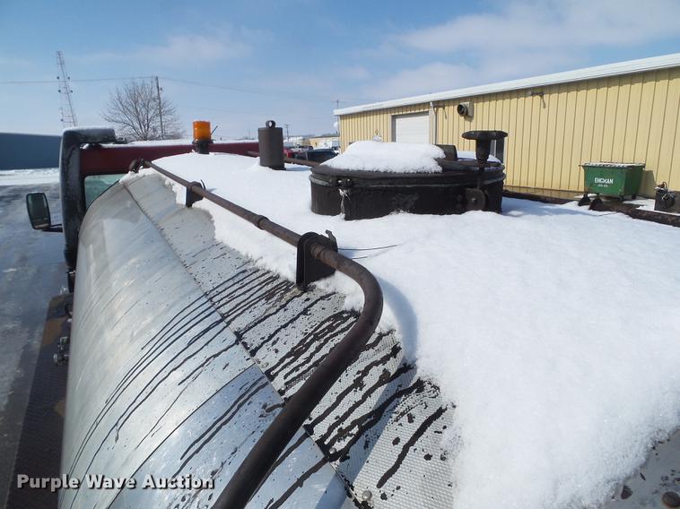 image for item DZ9268 1990 Ford CF7000 oil distributor truck