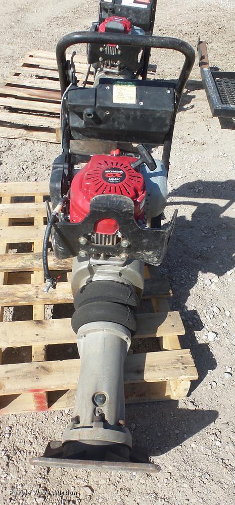 image for item EA9864 MBW R440H Ground Pounder compactor