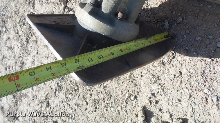 image for item EA9864 MBW R440H Ground Pounder compactor