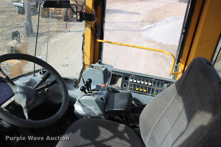 image for item EC9449 2004 Volvo L120E wheel loader