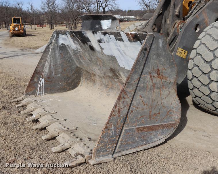 image for item EC9449 2004 Volvo L120E wheel loader