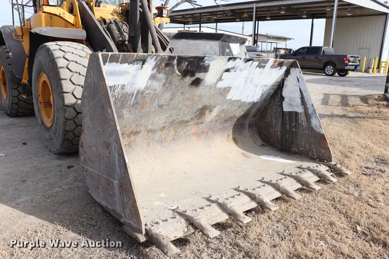 image for item EC9449 2004 Volvo L120E wheel loader