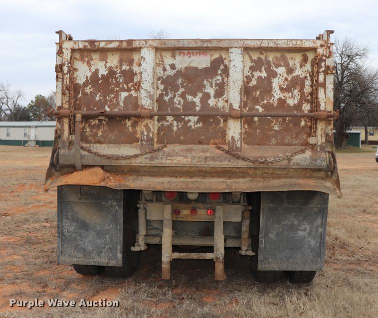 image for item EC9498 1999 International 9200 dump truck
