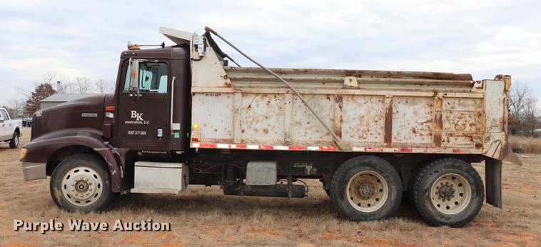 image for item EC9498 1999 International 9200 dump truck