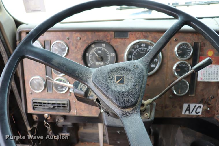 image for item EC9498 1999 International 9200 dump truck