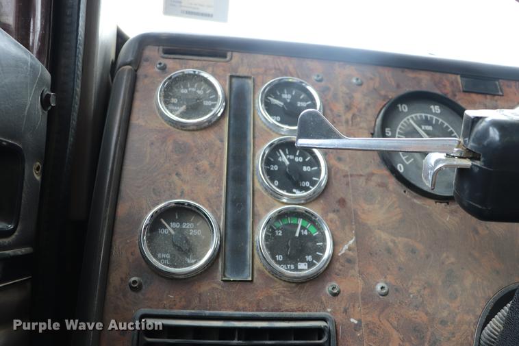 image for item EC9498 1999 International 9200 dump truck