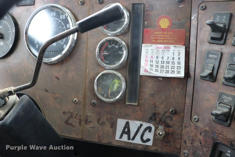 image for item EC9498 1999 International 9200 dump truck