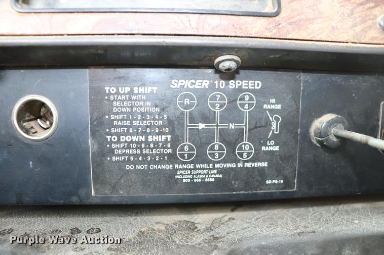 image for item EC9498 1999 International 9200 dump truck