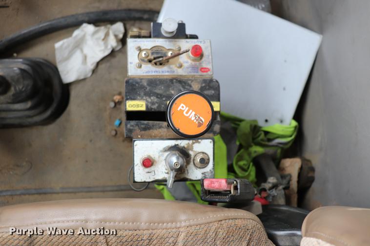 image for item EC9498 1999 International 9200 dump truck