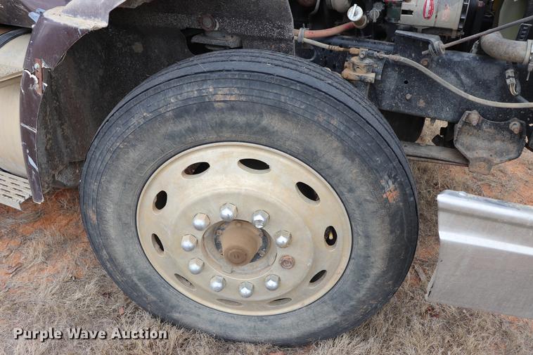 image for item EC9498 1999 International 9200 dump truck