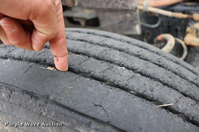 image for item EC9498 1999 International 9200 dump truck