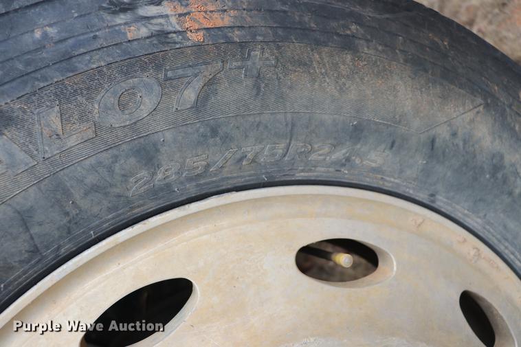 image for item EC9498 1999 International 9200 dump truck