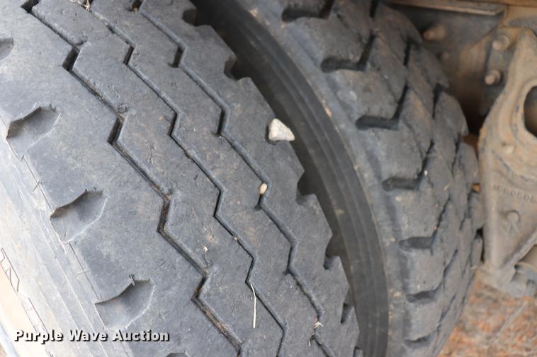 image for item EC9498 1999 International 9200 dump truck