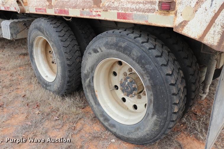 image for item EC9498 1999 International 9200 dump truck