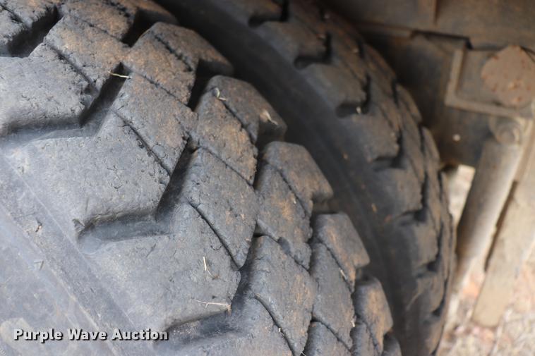 image for item EC9498 1999 International 9200 dump truck