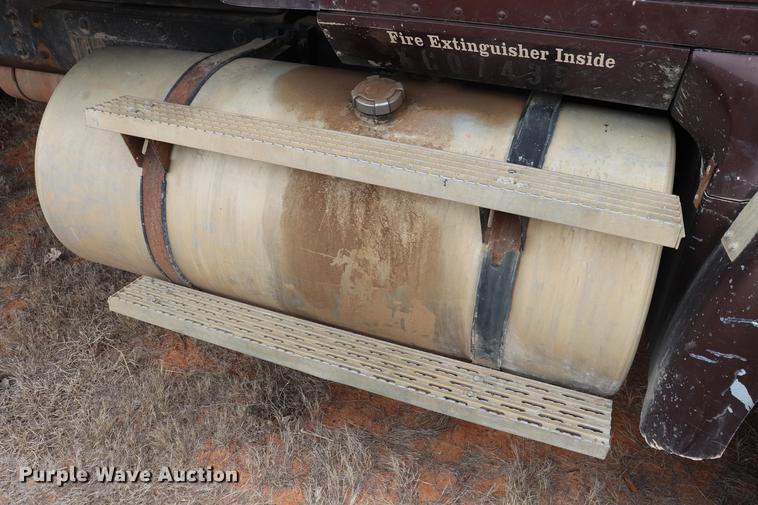 image for item EC9498 1999 International 9200 dump truck