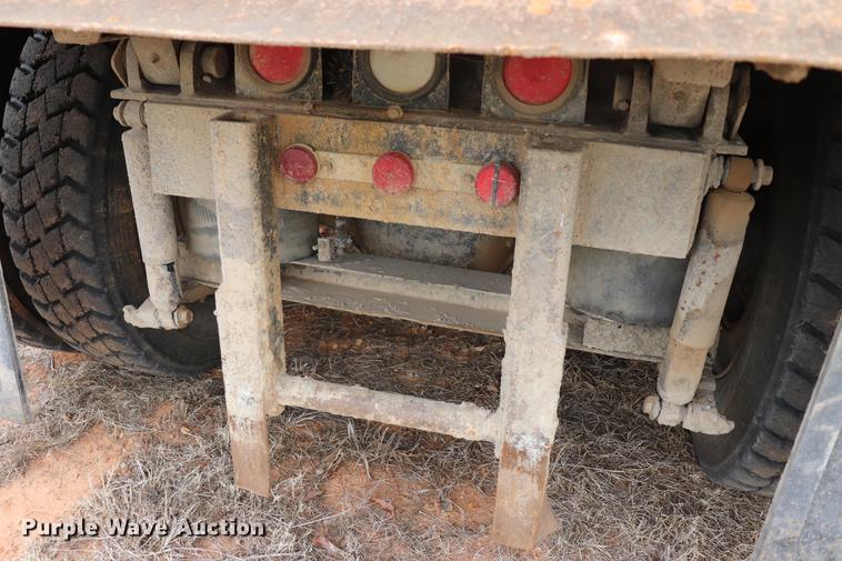 image for item EC9498 1999 International 9200 dump truck