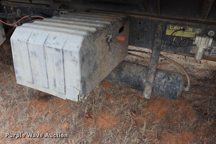 image for item EC9498 1999 International 9200 dump truck