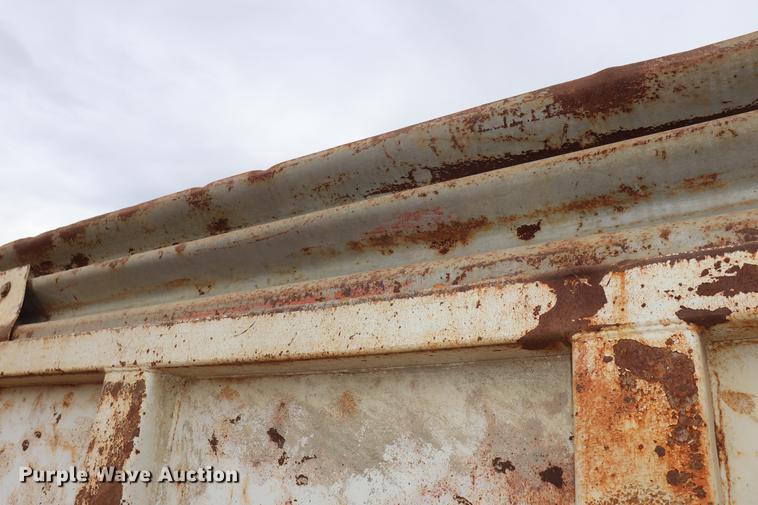 image for item EC9498 1999 International 9200 dump truck