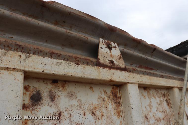 image for item EC9498 1999 International 9200 dump truck