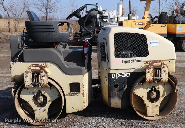 image for item EJ9796 Ingersoll Rand DD30 double drum vibratory roller