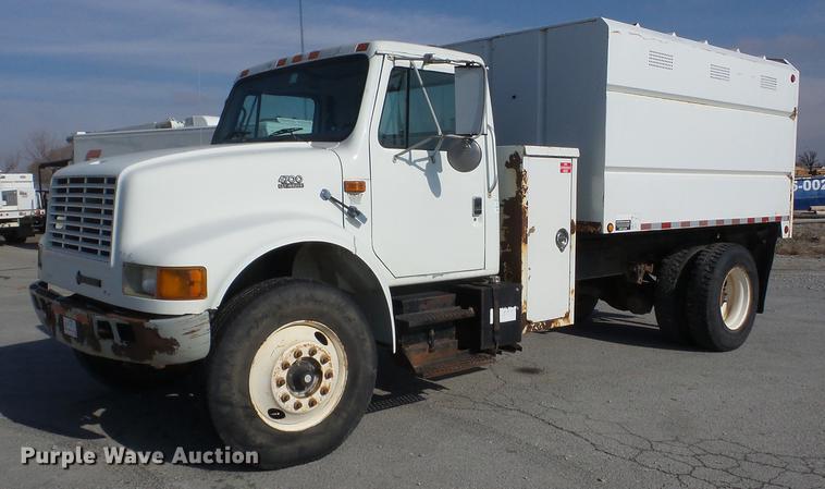 image for item K6287 1998 International 4700 chipper truck