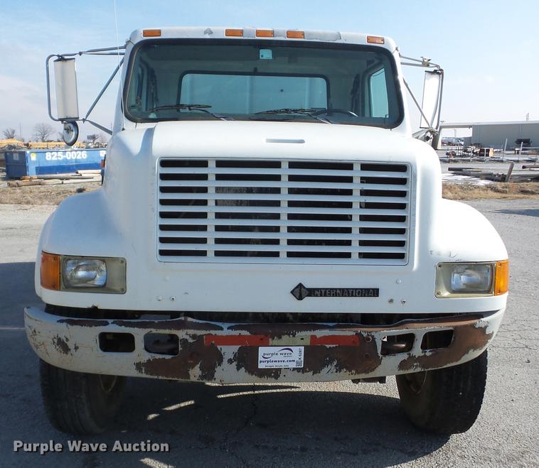 image for item K6287 1998 International 4700 chipper truck