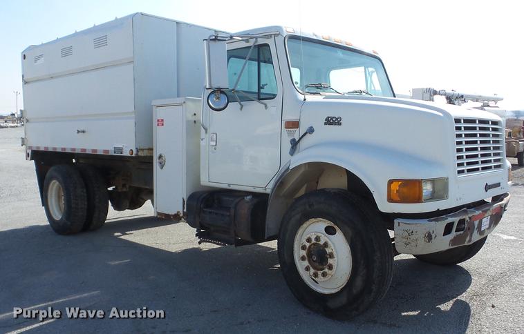 image for item K6287 1998 International 4700 chipper truck