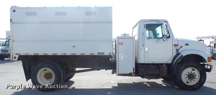 image for item K6287 1998 International 4700 chipper truck