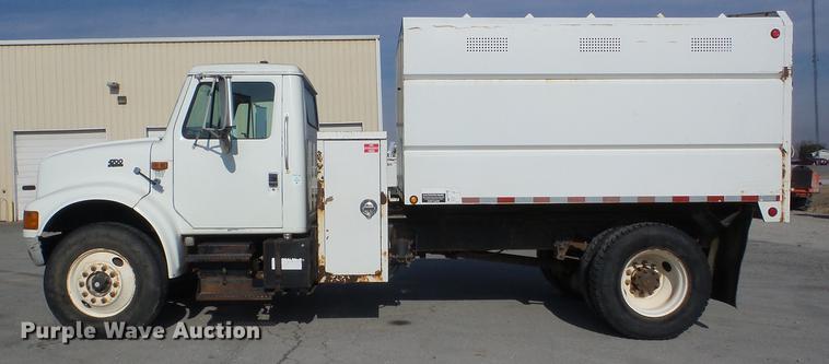 image for item K6287 1998 International 4700 chipper truck
