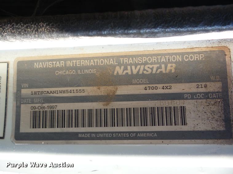 image for item K6287 1998 International 4700 chipper truck