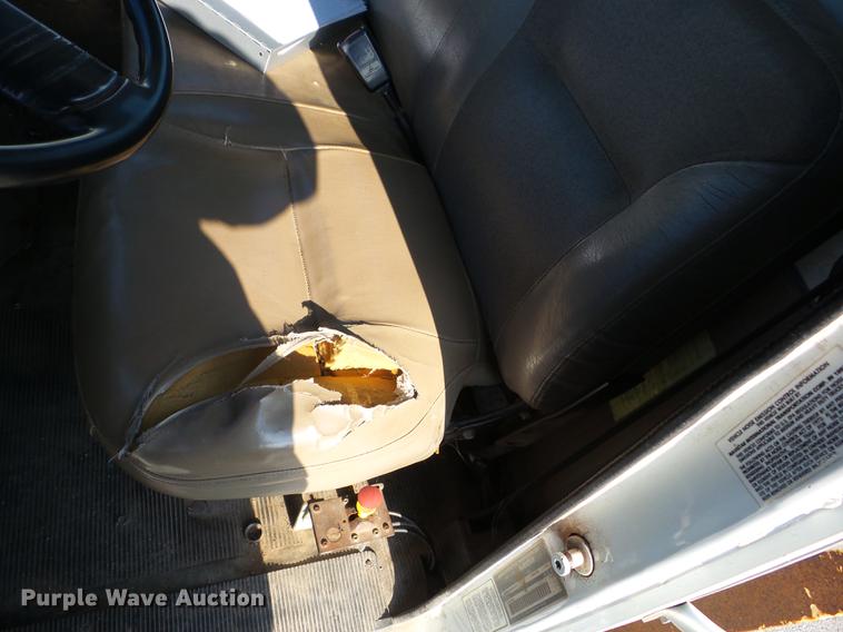 image for item K6287 1998 International 4700 chipper truck