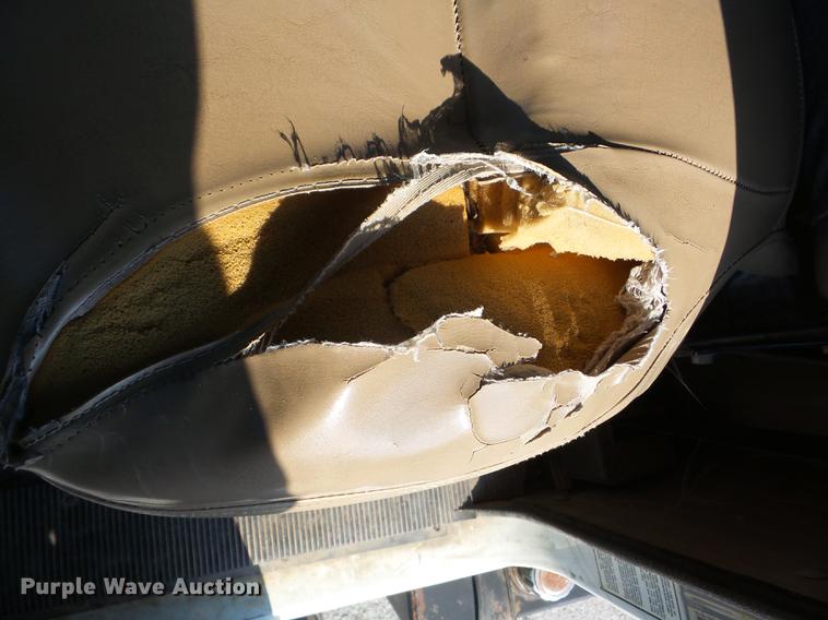 image for item K6287 1998 International 4700 chipper truck