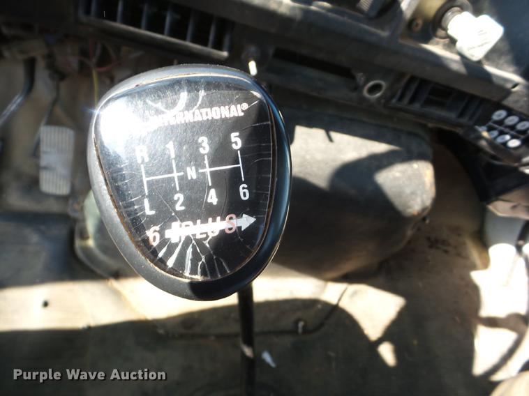 image for item K6287 1998 International 4700 chipper truck